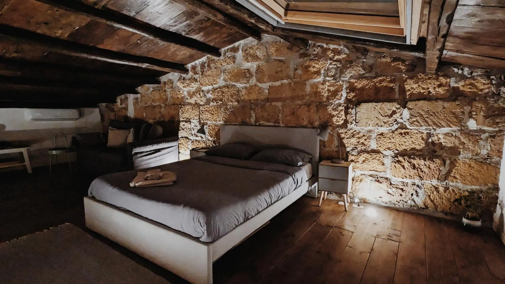 Sandstone Loft Close To Center Palermo Apartment