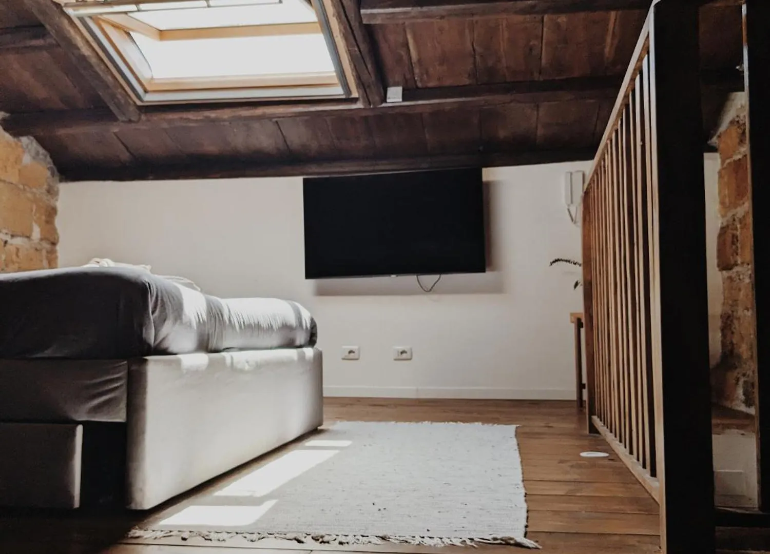 Sandstone Loft Close To Center Palermo Apartment